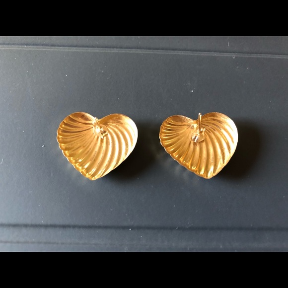 14 kt heart post earrings - Picture 3 of 3